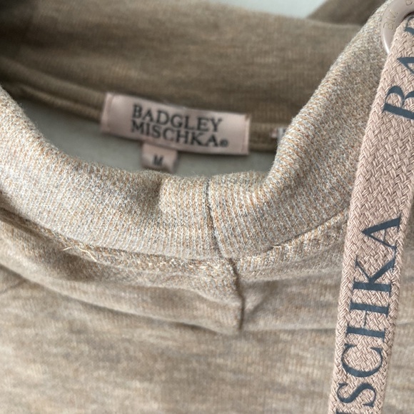 Badgley Mischka pullover - Picture 4 of 4